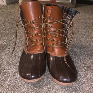 Women’s duck boots